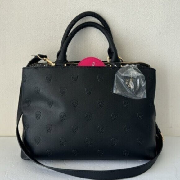Betsey Johnson Black Embossed Skull Handbag Crossbody W Mirror Charm - Picture 1 of 14